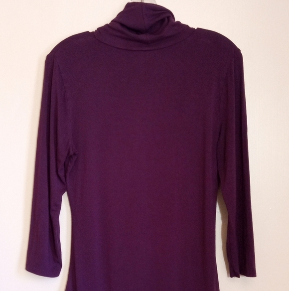 NY&CO eggplant cowl neck pleated stretch top with keyhole and ruched sides - Picture 7 of 7